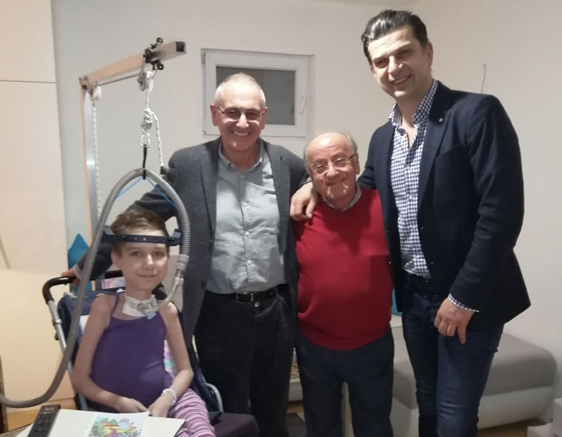 СПАСОНОСНИ ЗАХВАТ У ШПАНИЈИ: Анђелу оперише Меси светске ортопедије